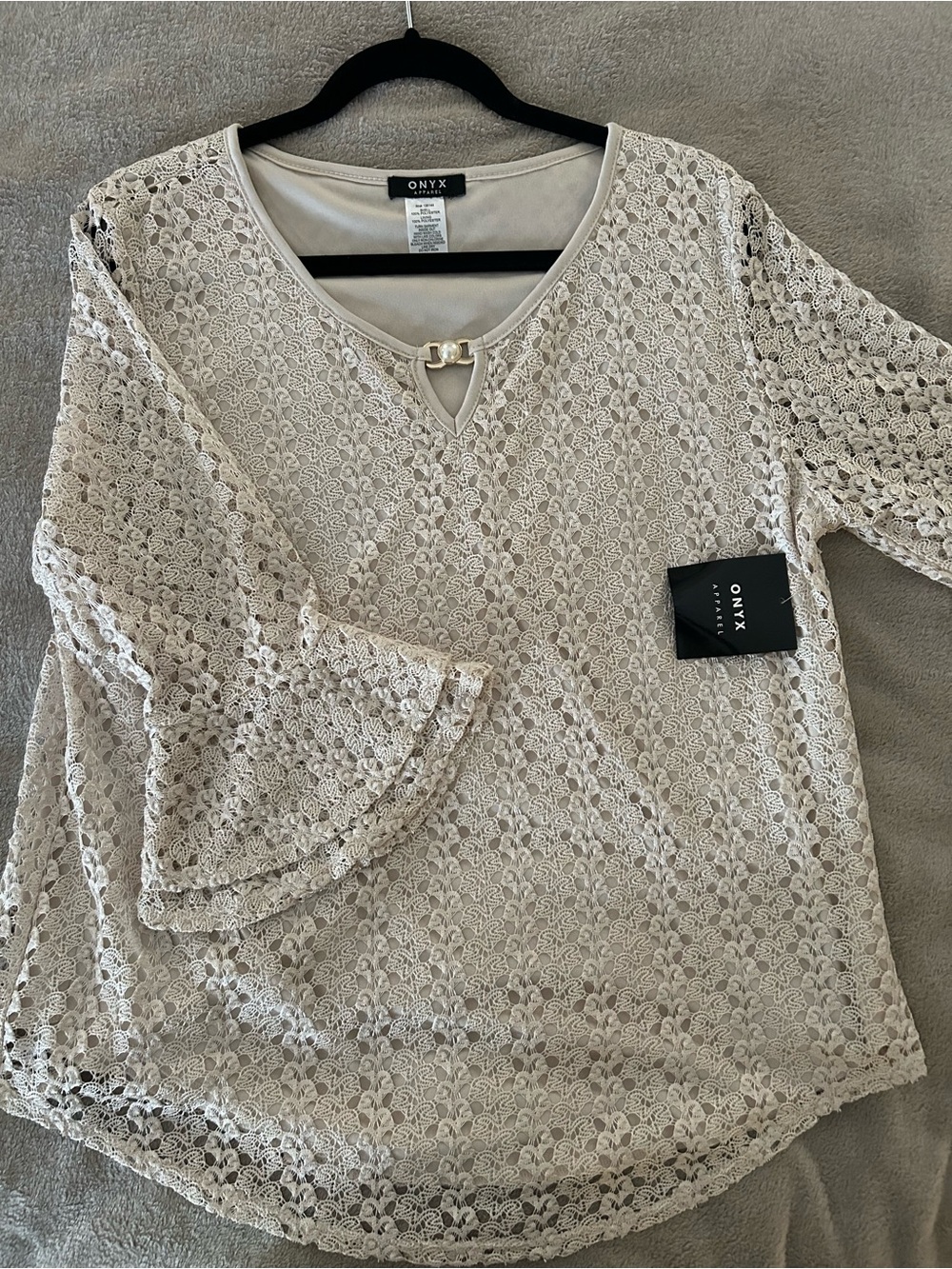 Onyx Lace Bell-Sleeve Blouse in Cream with Keyhole Buckle